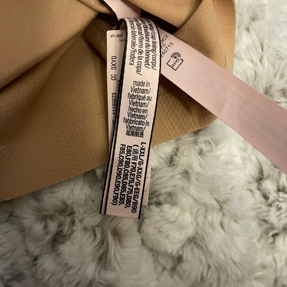 NIB VICTORIA’S SECRET UNLINED LIGHT WEIGHT BRA WITH REMOVABLE PADS - Picture 3 of 6